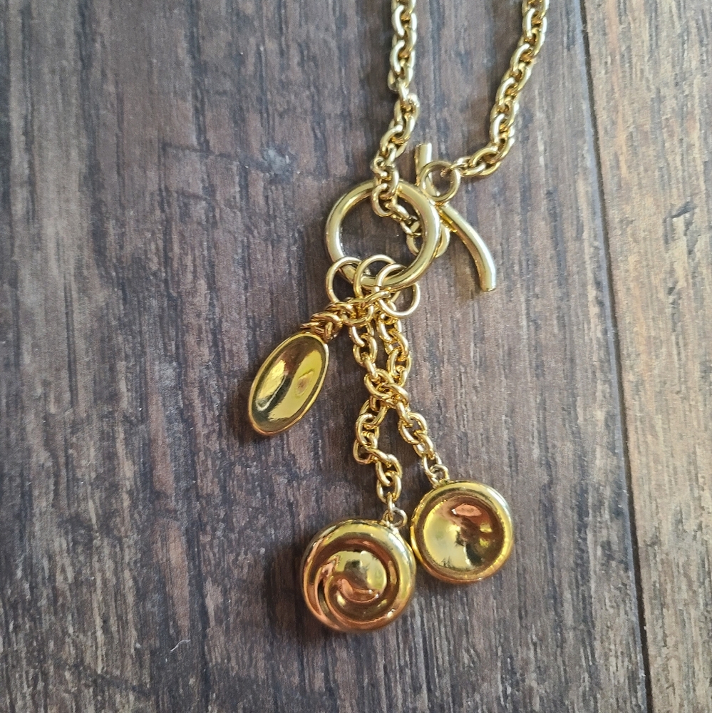 Vintage Liz Claiborne necklace in excellent condition